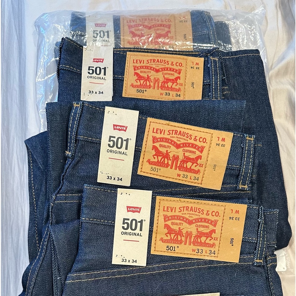 Levi 501 Original - W33 x L34 - Straight Leg - Button Fly - Shrink to Fit